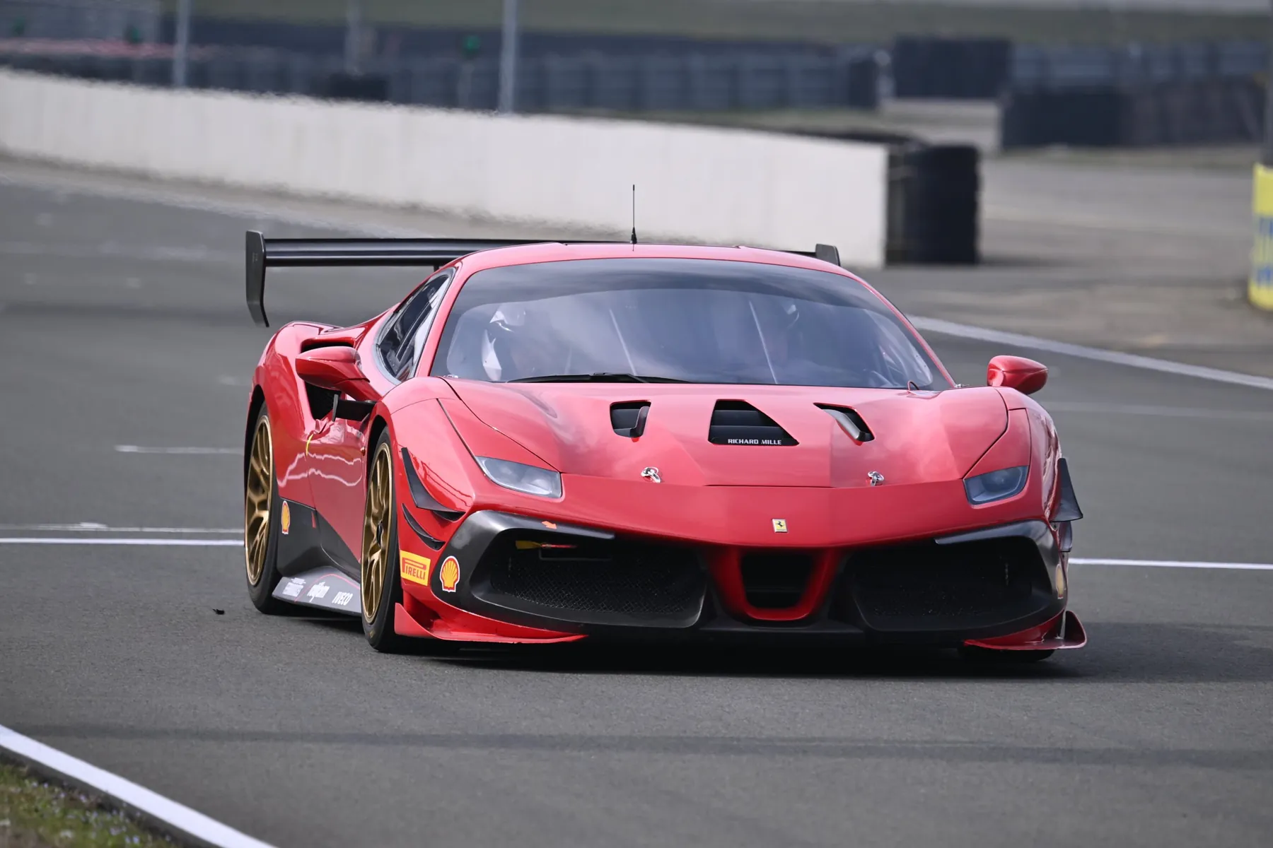 La 488 Challenge Evo di RaceXperience Italy in pista, vista frontale