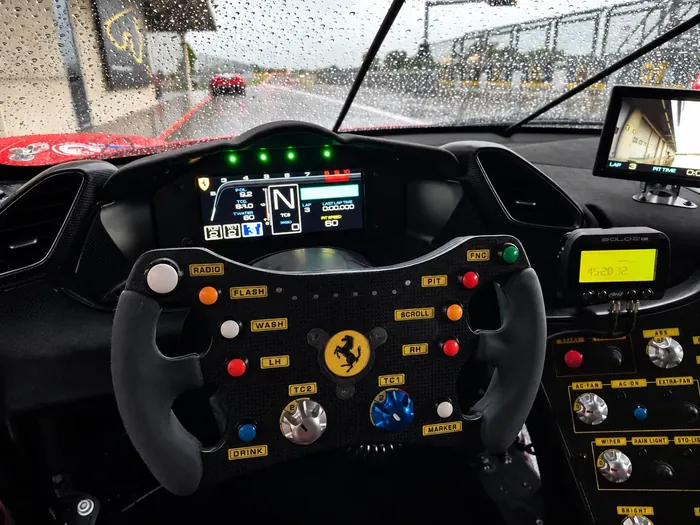 Il volante della 488 Challenge Evo